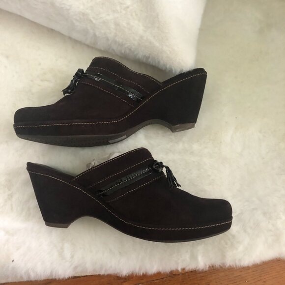 Brown Suede Clogs Mules With Tassel Detail & Leather - Picture 1 of 10